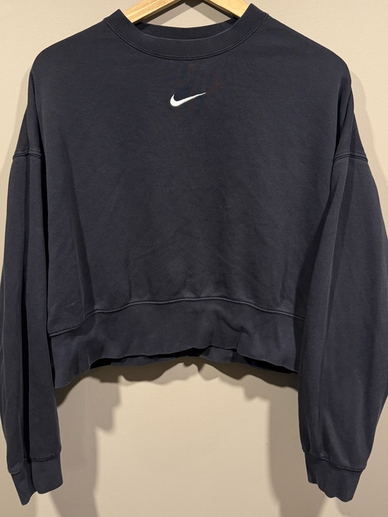 Nike Sweaters - Nike Black Cropped Crewneck Sweatshirt with White mid Swoosh